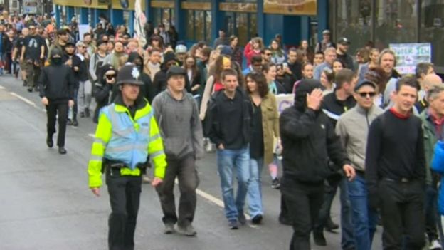 Фото: демонстрация в поддержку мигрантов на юге Англии Демонстрация в поддержку мигрантов на юге Англии