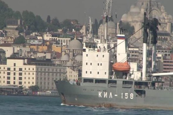 В Турции сообщают о замаскированных танках на прошедшем Босфор российском корабле