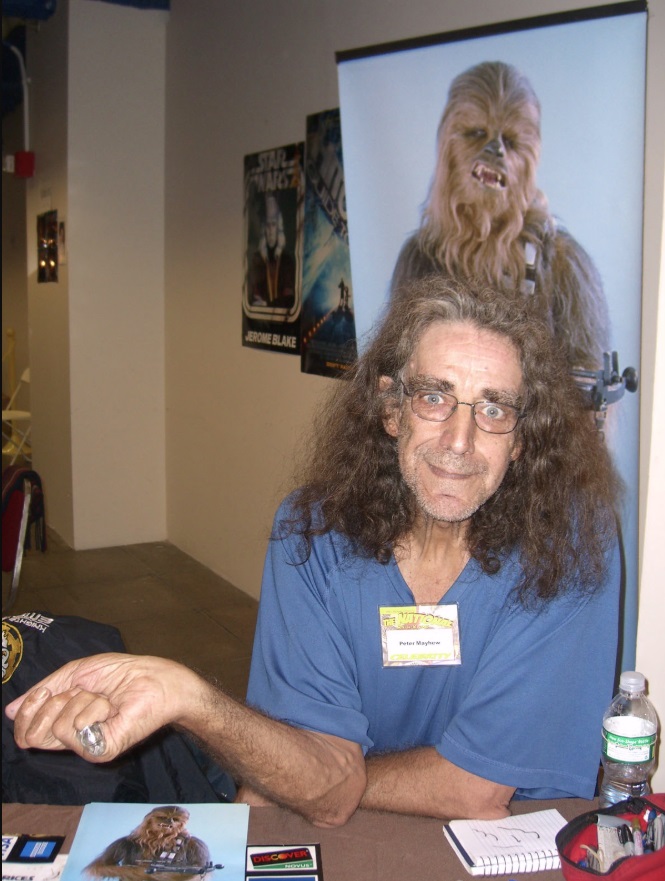 Умер исполнитель роли Чубакки в "Звездных войнах"