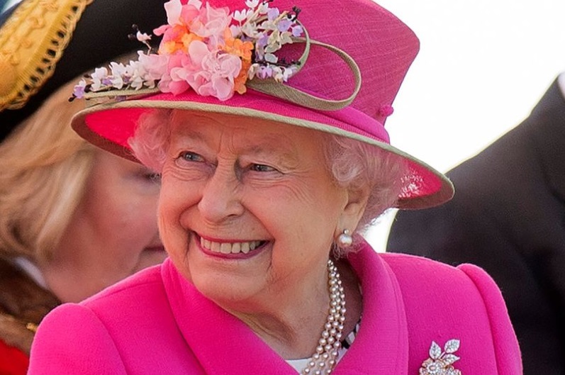 Народилася дівчинка? Королева натякнула на появу дитини Меган Маркл