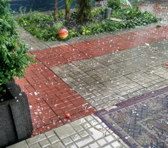 Страшна злива мало не зруйнувала ціле місто під Одесою (відео)