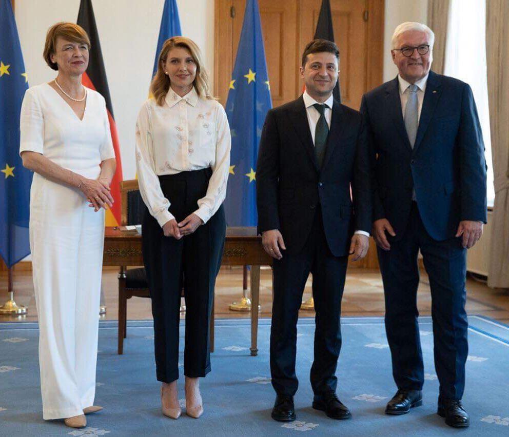 Врожденная элегантность: Зеленская покорила Берлин необычным образом