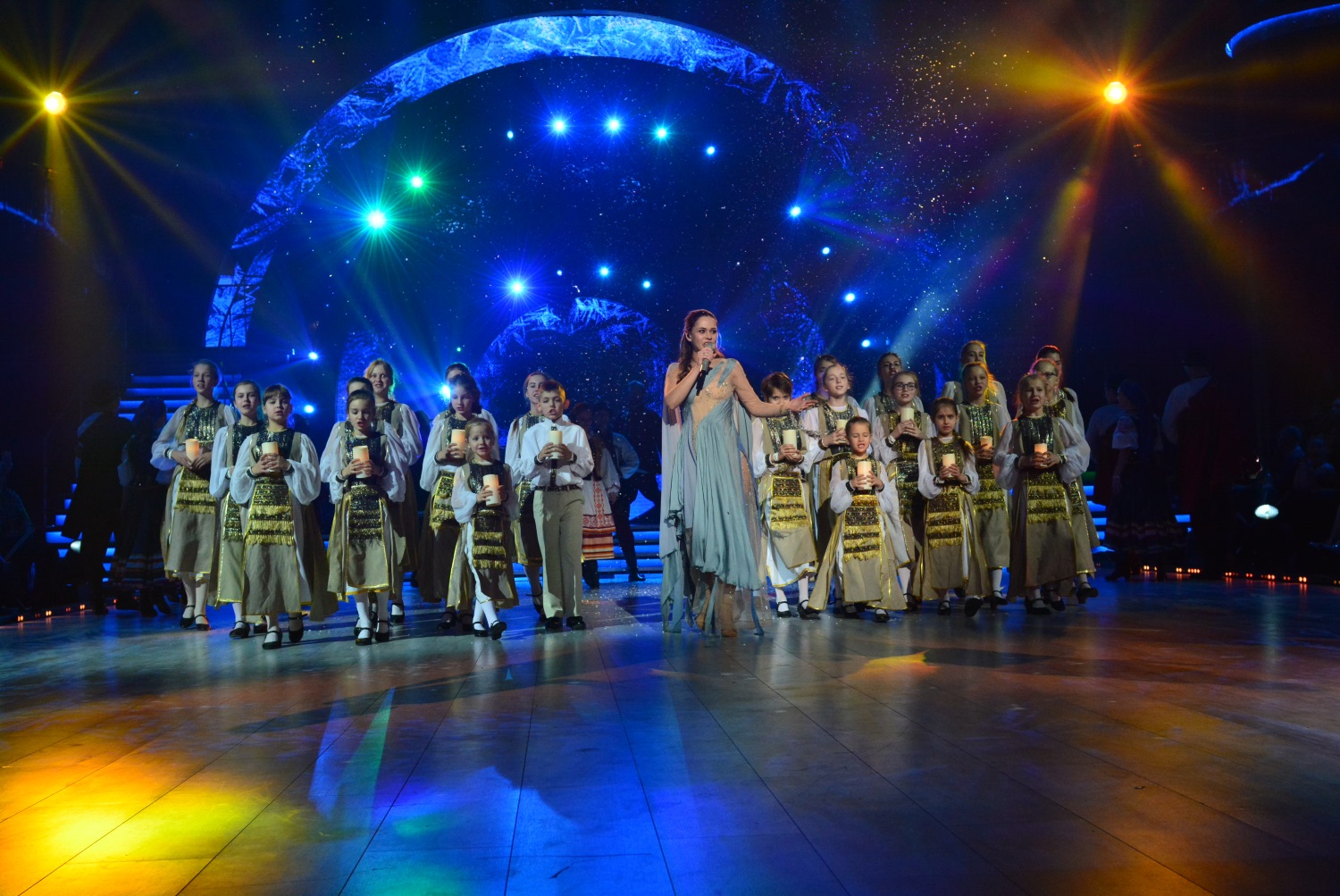 Були знайомі лише 5 днів: солістка The Hardkiss Юлія Саніна розповіла про перший поцілунок з чоловіком на Різдво