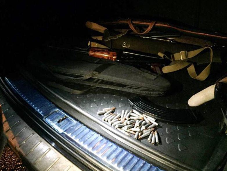 В Харьковской области полиция задержала автомобиль с оружием