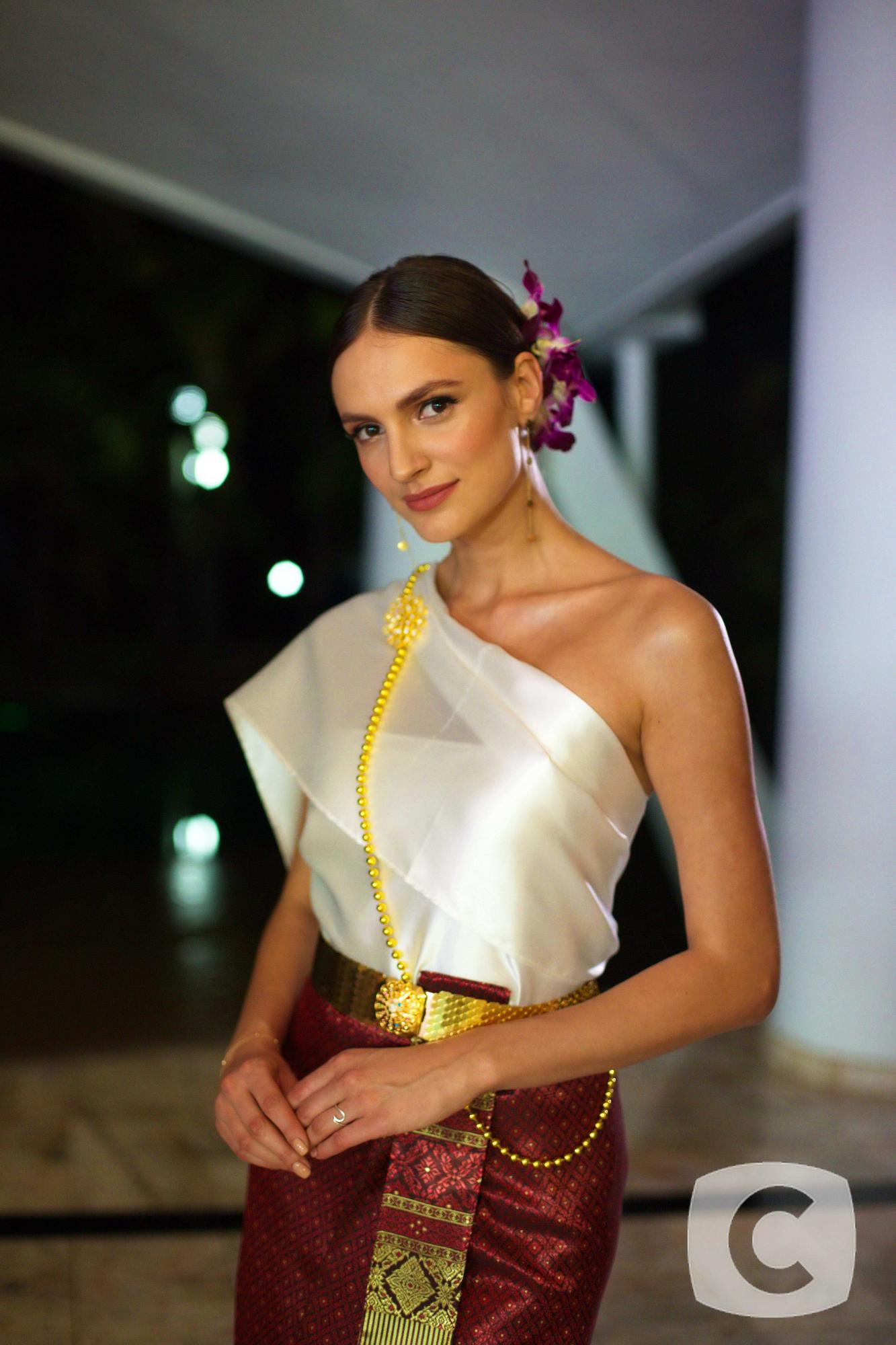 Принцессы Таиланда: участницы Холостяк-10 поразили образами на Церемонии роз (ФОТО)