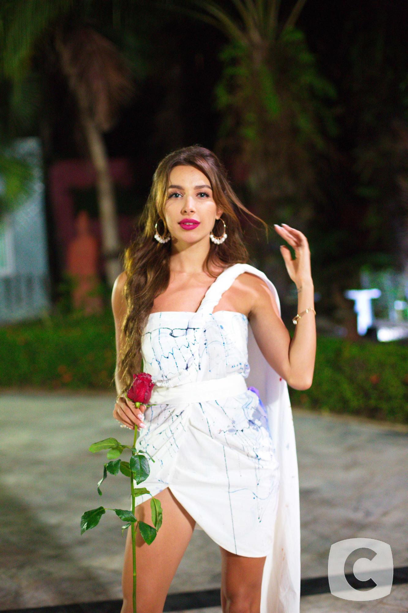 Холостяк-10 п'ятий випуск: учасниці вражають унікальними образами в стилі батік