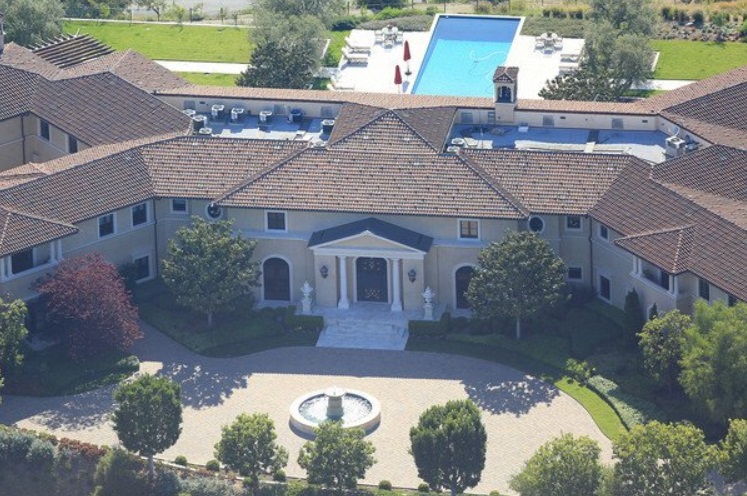 Розкішний особняк Меган Маркл і принца Гаррі в США показали на фото