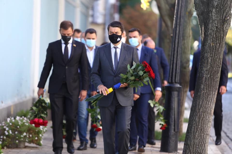 Сьогодні Україна вшановує пам'ять загиблих українських військовослужбовців