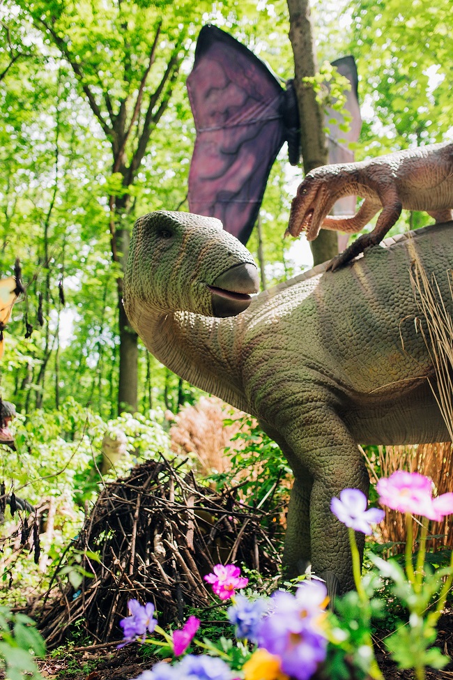 Грізні хижаки та велетенські травоїдні: киян запрошують відвідати "Планету динозаврів"