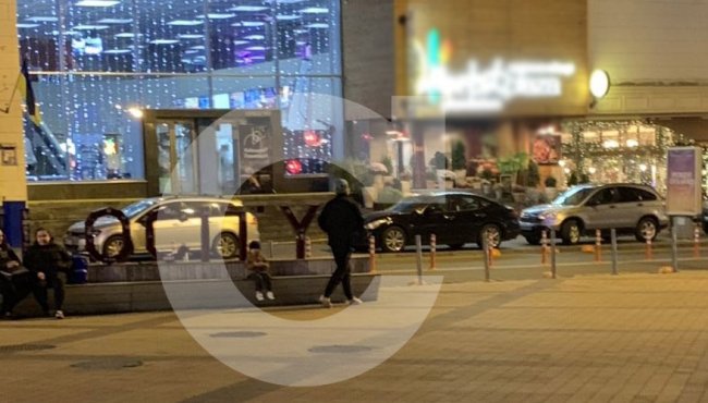 Ивана Дорна засняли в Киеве с маленьким сыном