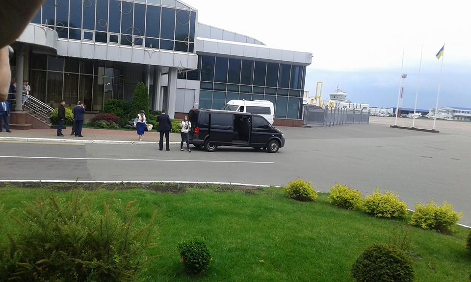 Фото: Надія Савченко сьогодні повернулася в Україну