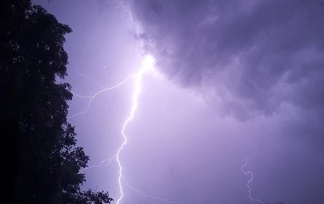 Перша ж блискавка: під Херсоном стихія вбила 17-річну дівчину