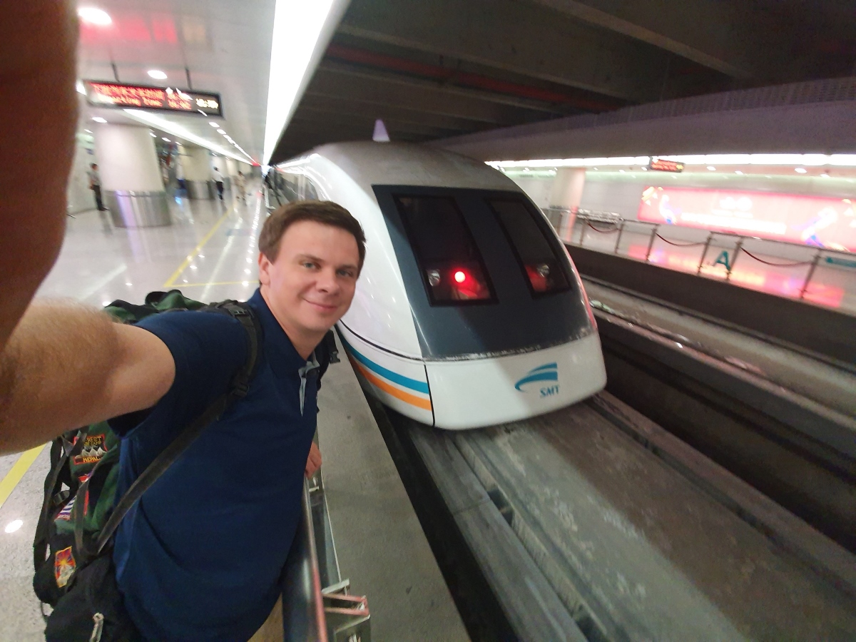 Дмитрий Комаров в Шанхае покатается на самом быстром в мире поезде и познакомится с китайцем, который обманул время