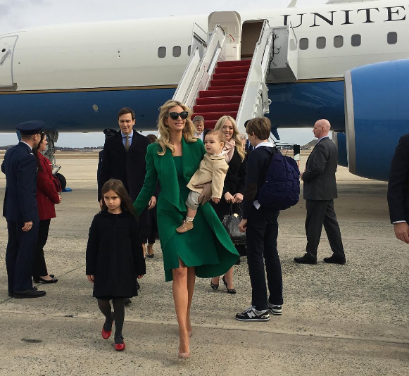 Дональд Трамп с семьей прибыл в Вашингтон