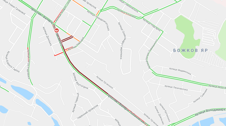 У Києві на світлофорі зіткнулися три авто