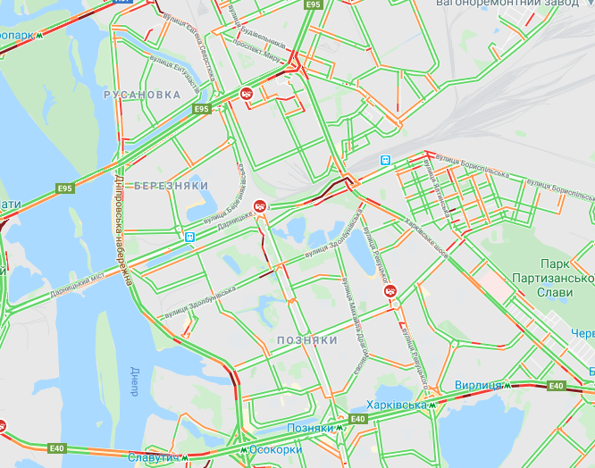 Київ скували пробки та ДТП: карта
