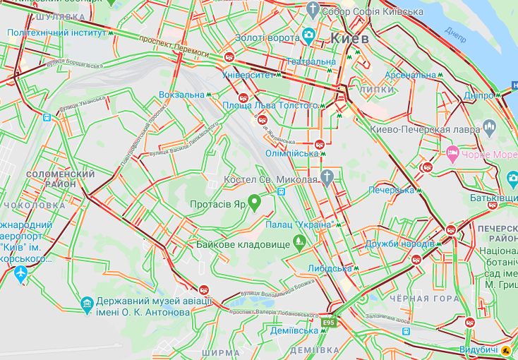 Київ скували пробки та ДТП: карта