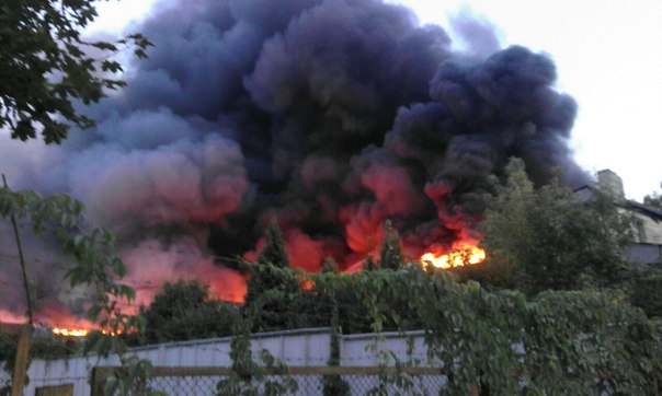 У Львові горить колишня військова частина