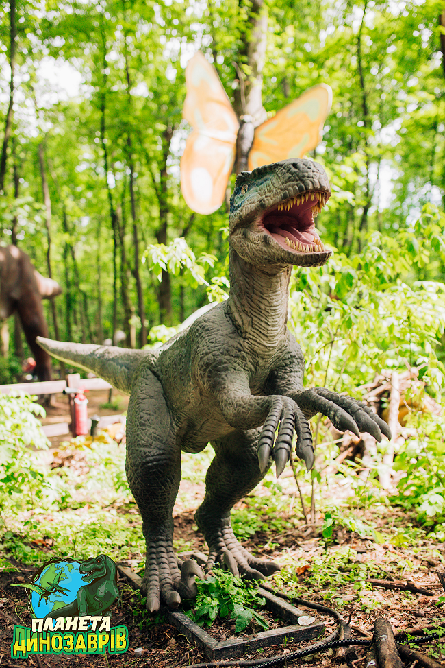 Грізні хижаки та велетенські травоїдні: киян запрошують відвідати "Планету динозаврів"