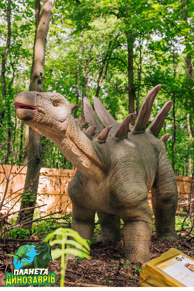 Грізні хижаки та велетенські травоїдні: киян запрошують відвідати "Планету динозаврів"
