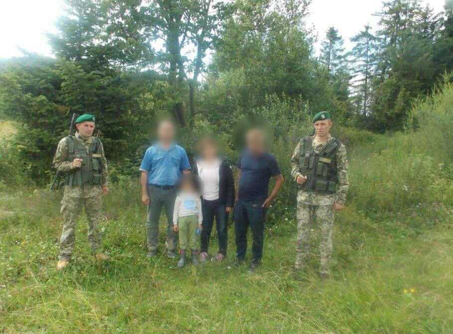 У Львівській області на кордоні затримали групу нелегалів з Ірану