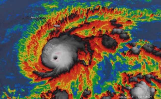 На Гаваї насувається найпотужніший ураган за останні 30 років