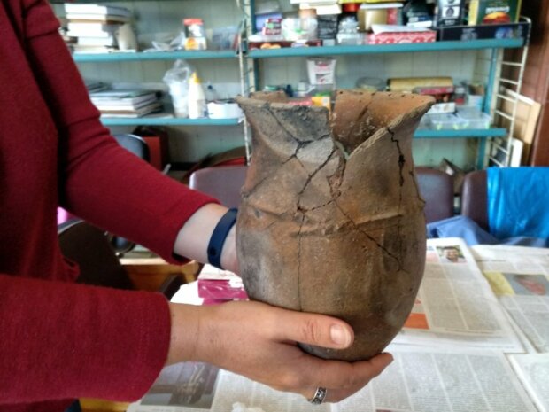 У центрі Києва під церквою виявили поселення, якому три тисячі років (фото)