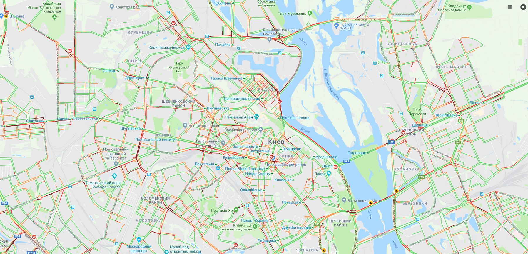 У Києві на дорогах утворилися затори