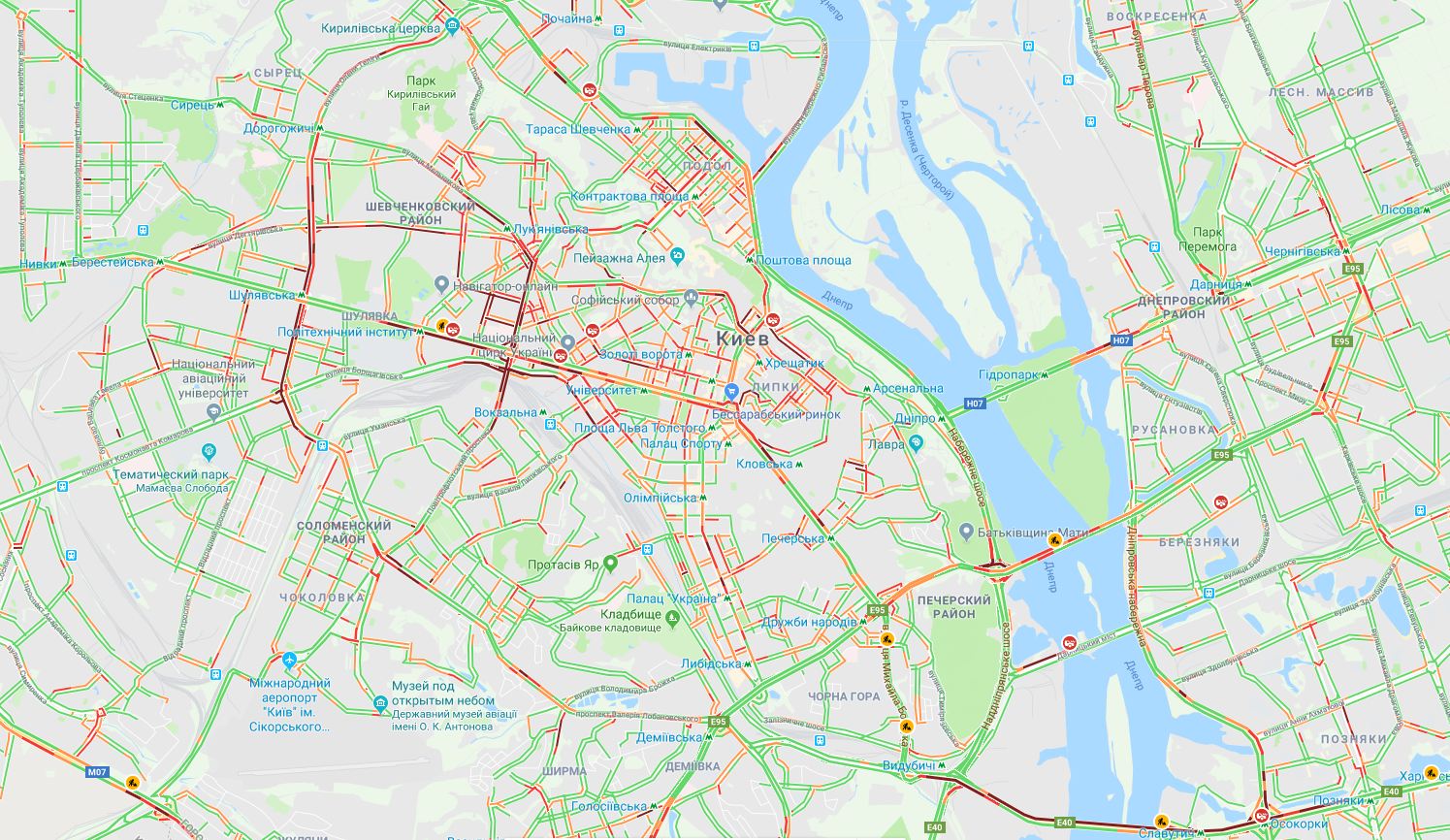 В Киеве на дорогах образовались пробки