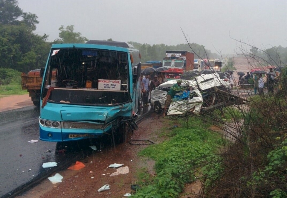 В Індії внаслідок ДТП загинули 8 школярів