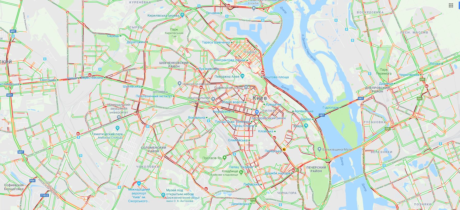 В Киеве на дорогах образовались пробки