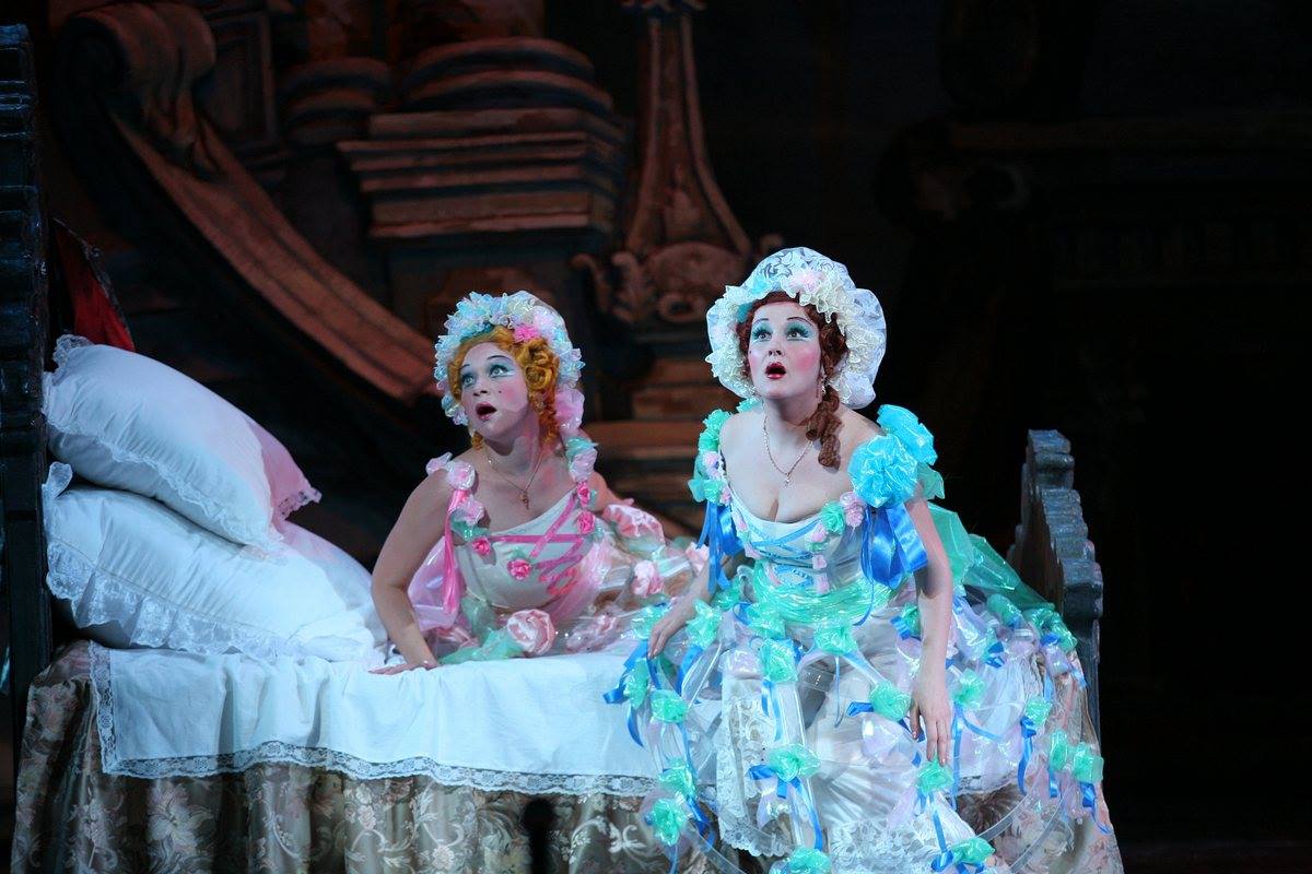&quot;Лебедине озеро&quot;, &quot;Снігова королева&quot; і не тільки: що дивитися в Національній опері України в листопаді