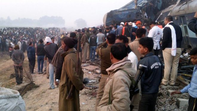 Число жертв аварії поїзда в Індії зросло до 96 осіб