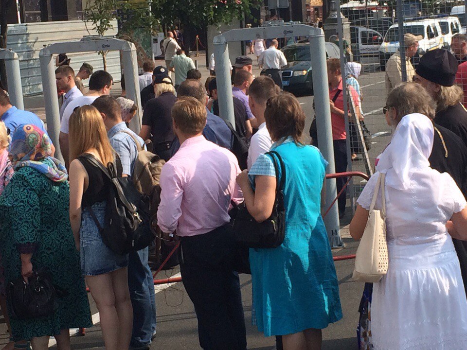 Хресний хід у Києві на Хрещатику встановлюють огорожу і металодетектори