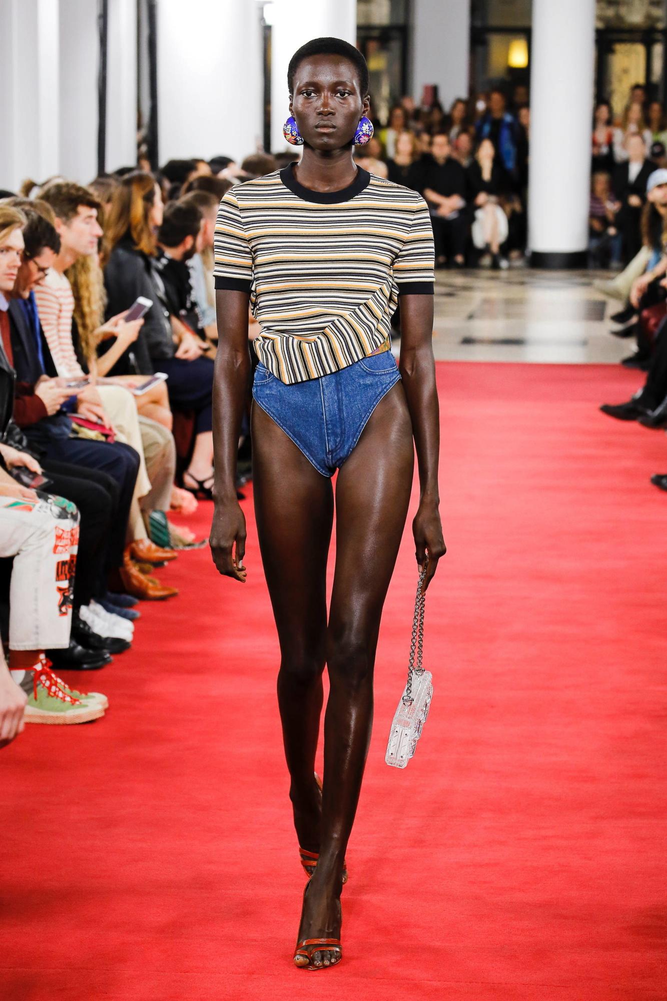 Трусики-джинсы и ресницы в носу: топ-10 странных и нелепых модных трендов 2019 года