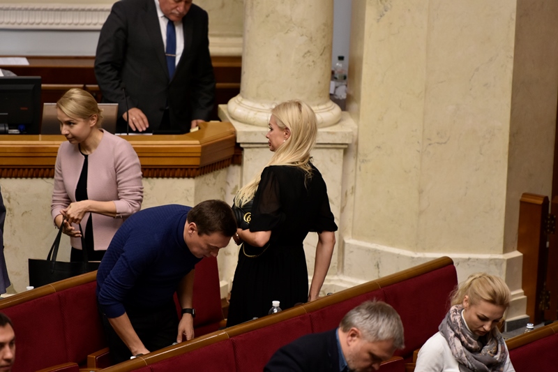 Нардеп витратила всю зарплату на сумочку Gucci