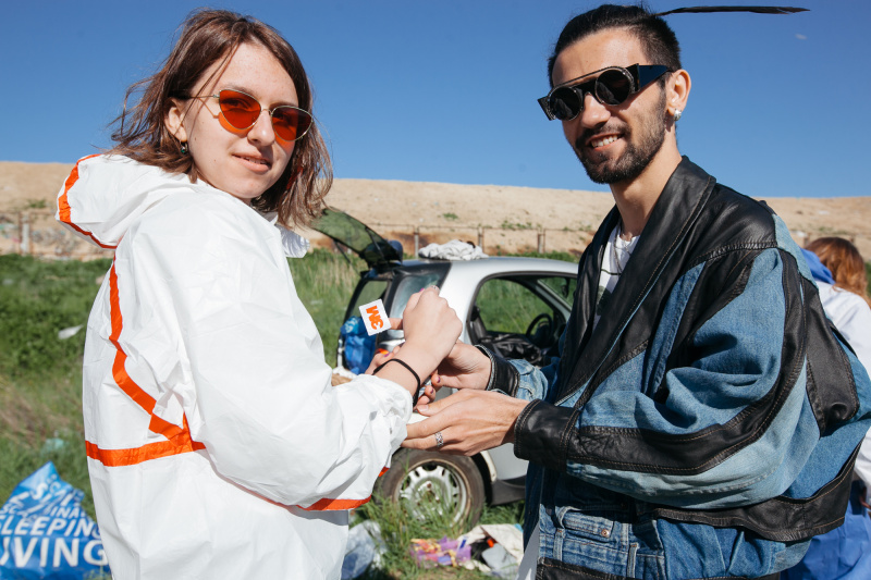 "Мусорная свалка и пластиковые пакеты": ONUKA и Алан Бадоев представили новый яркий клип