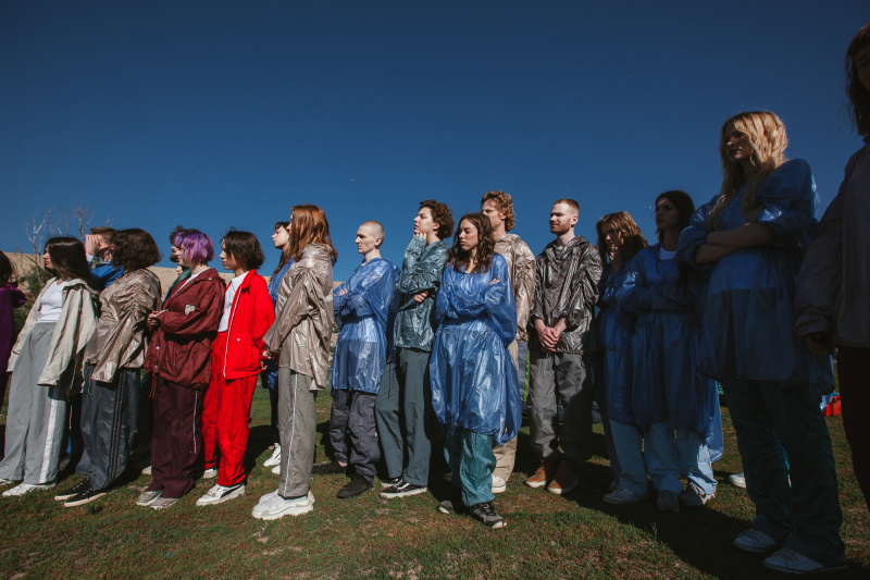 "Мусорная свалка и пластиковые пакеты": ONUKA и Алан Бадоев представили новый яркий клип