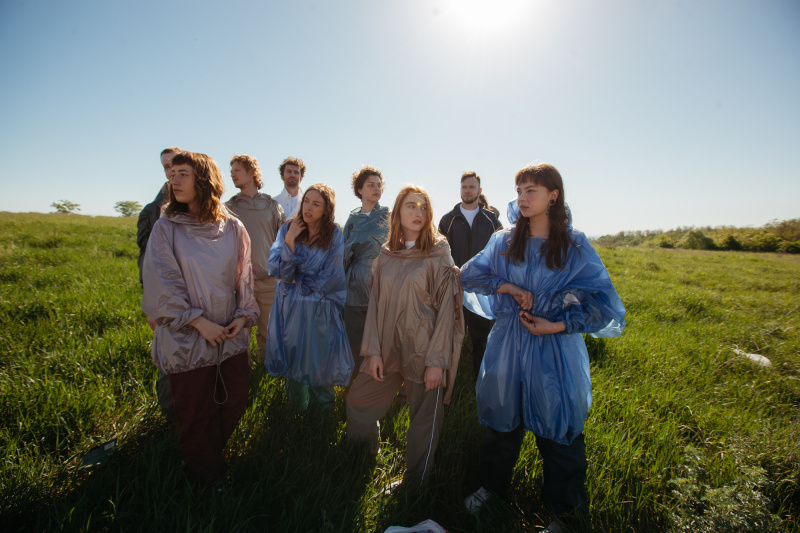 "Мусорная свалка и пластиковые пакеты": ONUKA и Алан Бадоев представили новый яркий клип