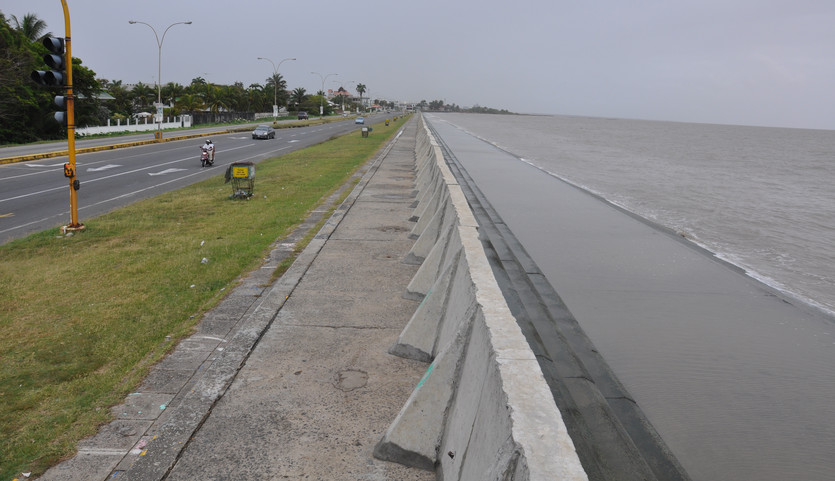 Строители спасают Черноморск от экологической катастрофы