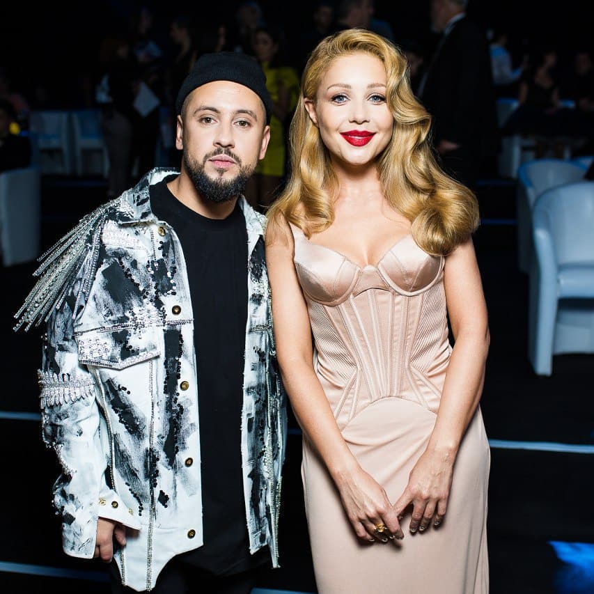 Тіна Кароль у корсетній сукні від Versace приголомшила розкішним образом