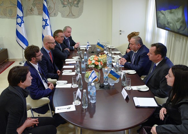 Арсеній Яценюк обговорює питання безпекової та економічної співпраці України й Ізраїлю