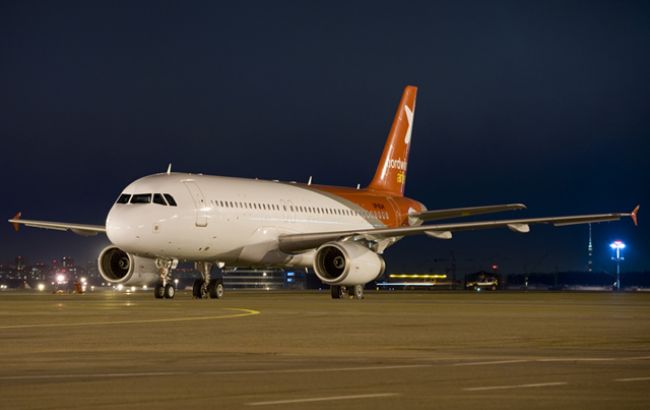 Задимівся жорстко, всі почали репетувати: у РФ сталася чергова НП із літаком (відео)