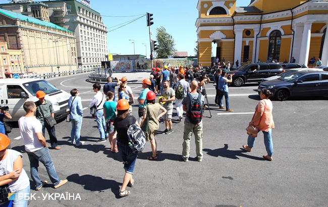 В Киеве активисты перекрыли Почтовую площадь из-за подтопления раскопок