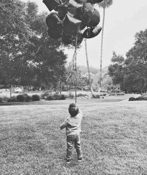 Меган Маркл і принц Гаррі показали свіже фото малюка Арчі