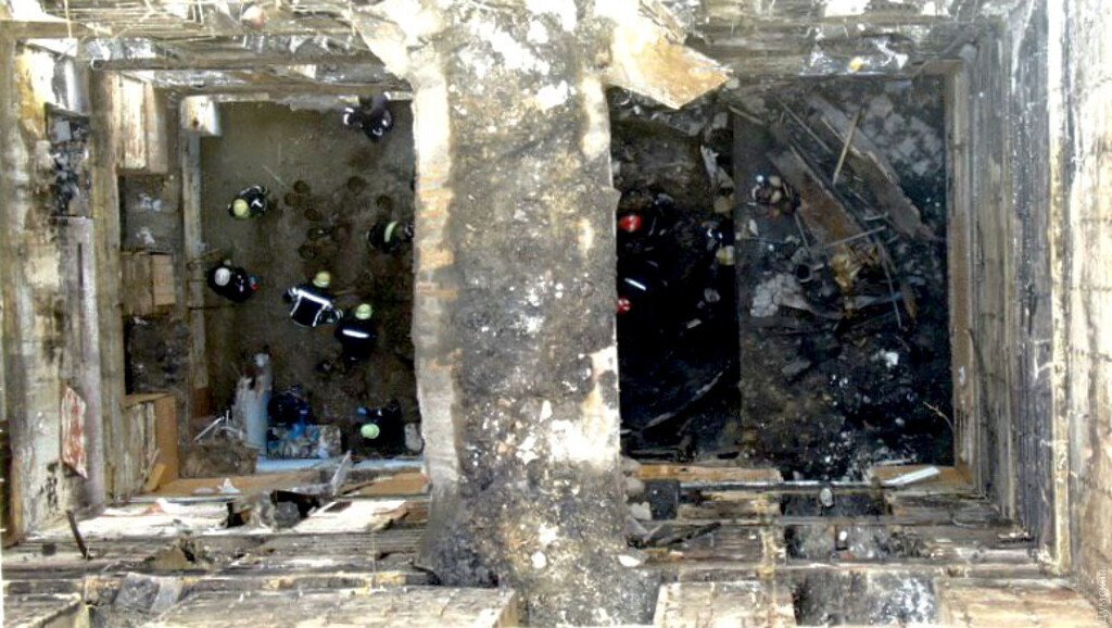 Що залишилося від згорілого коледжу в Одесі: ці кадри показують вперше