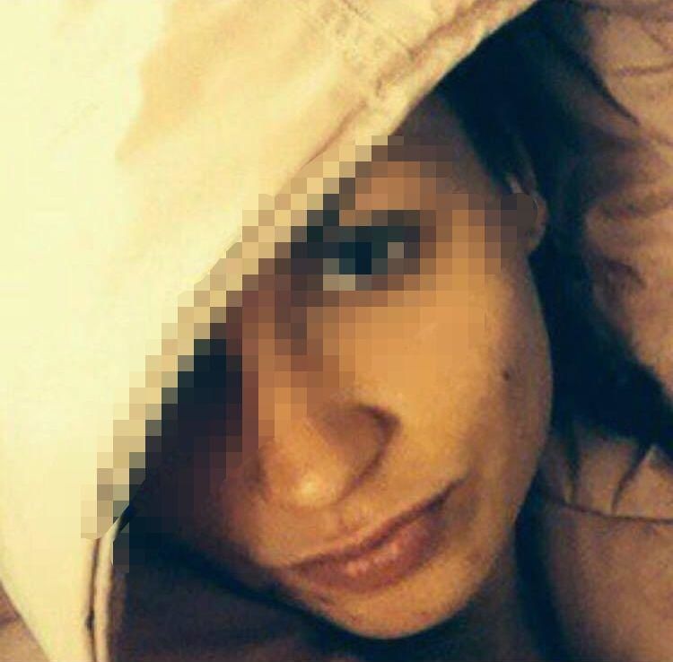 Дівчина &quot;мінера&quot; мосту Метро: у мережі з'явилися її фото