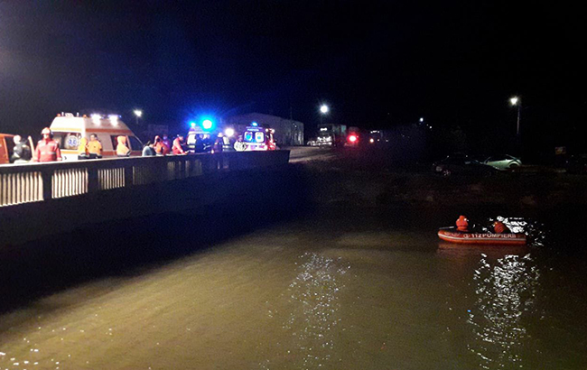 В Румынии микроавтобус упал в реку, 9 человек погибли