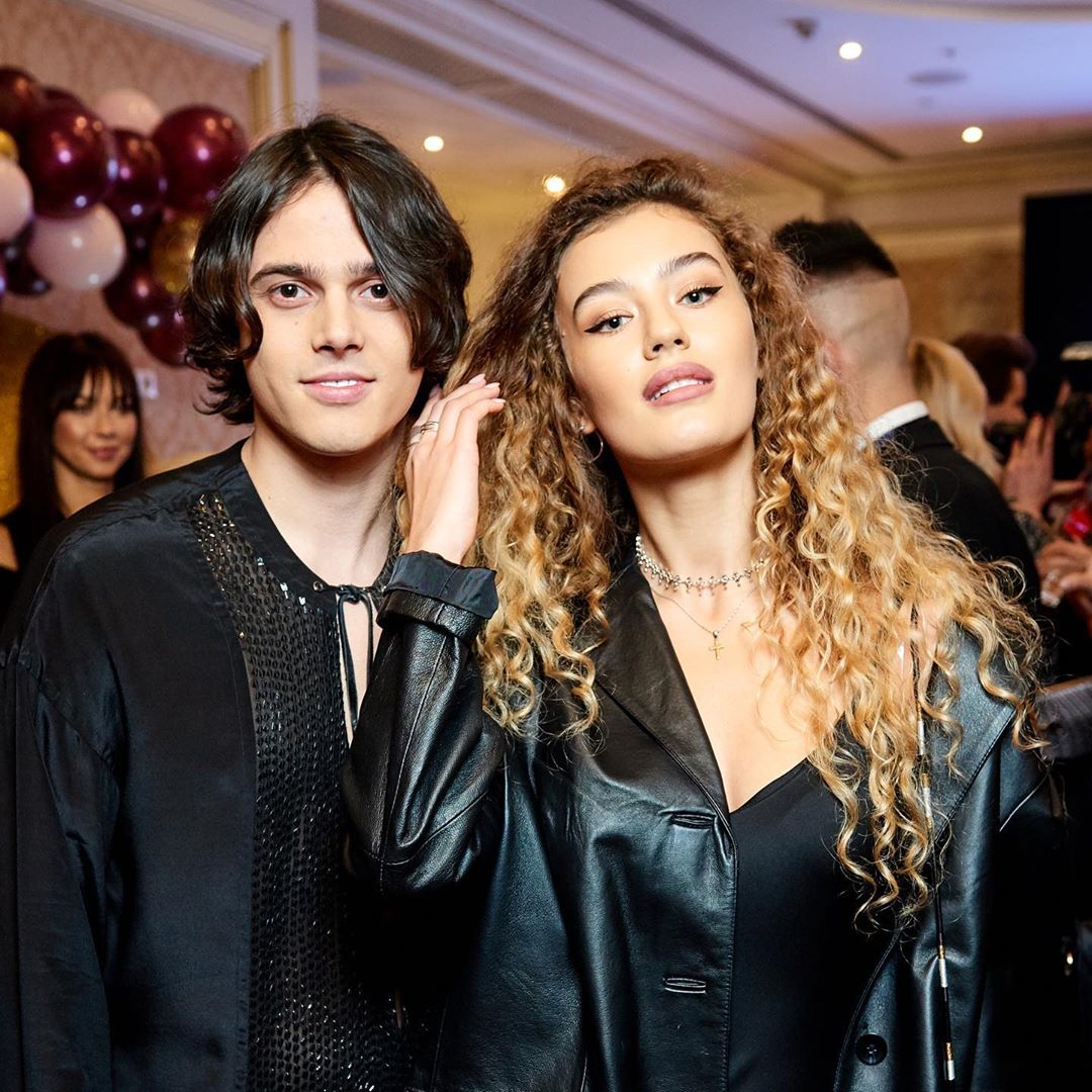 Красивая пара: Alekseev вышел в свет с возлюбленной из "ВИА Гры"