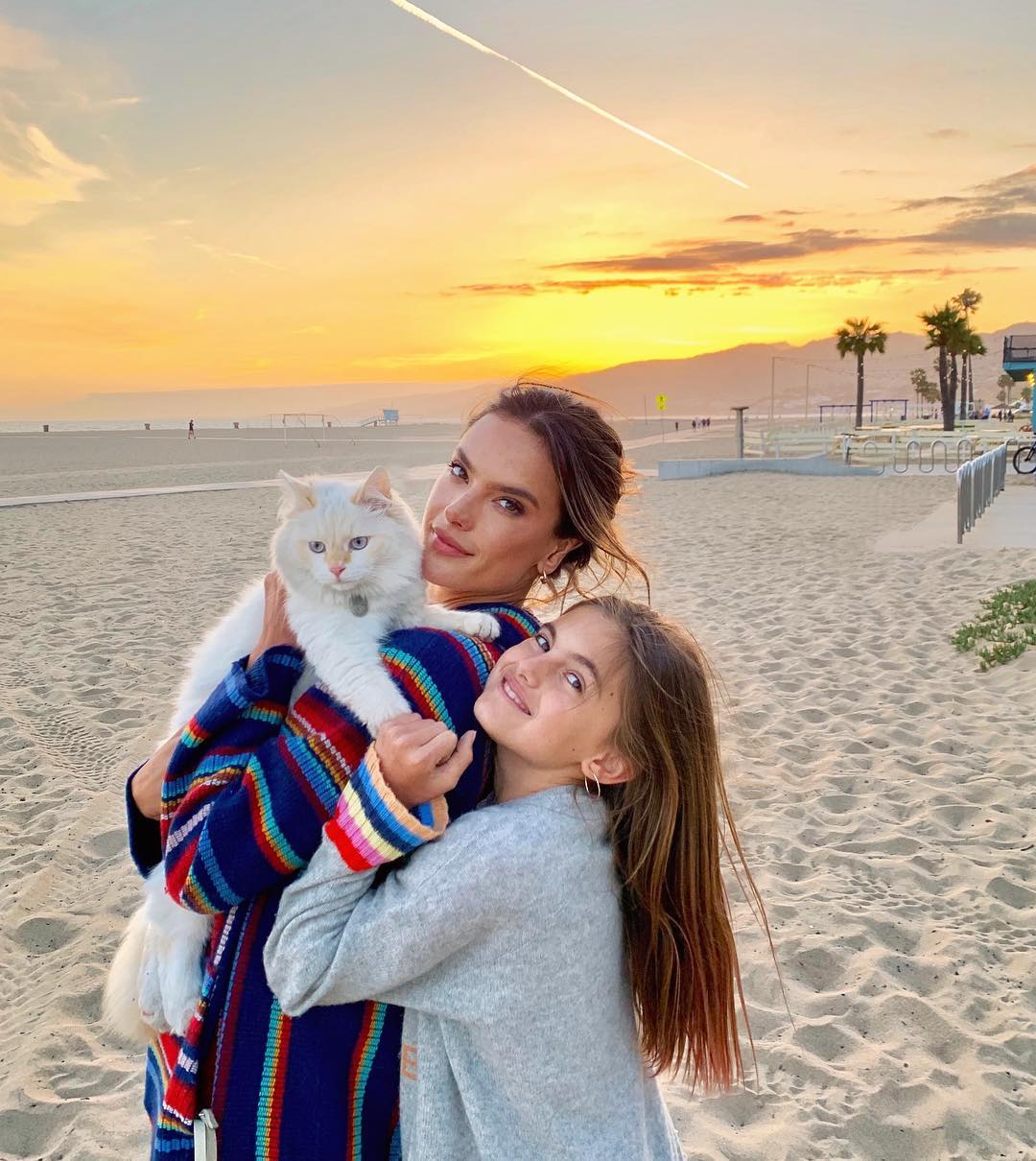 Алессандра Амбросио с дочкой Аней Луизой 